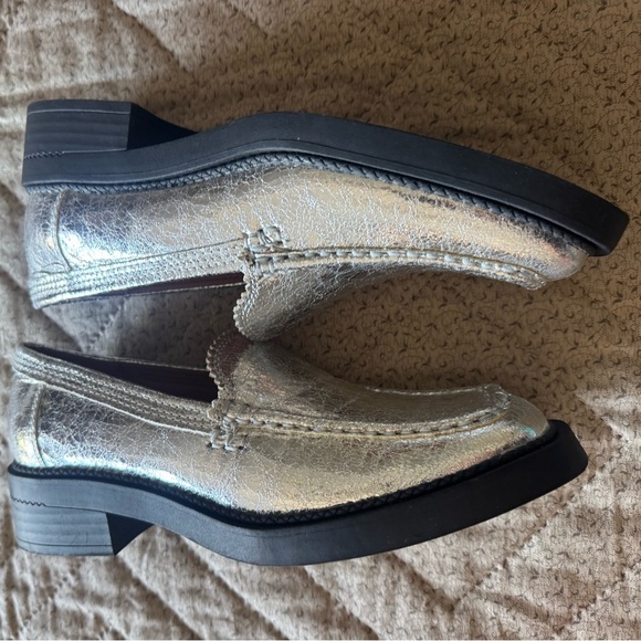 Zodiac Metallic Silver Loafers- super fun& sassy! Cute edging! FUN FASHION ๐๐ - Picture 7 of 14